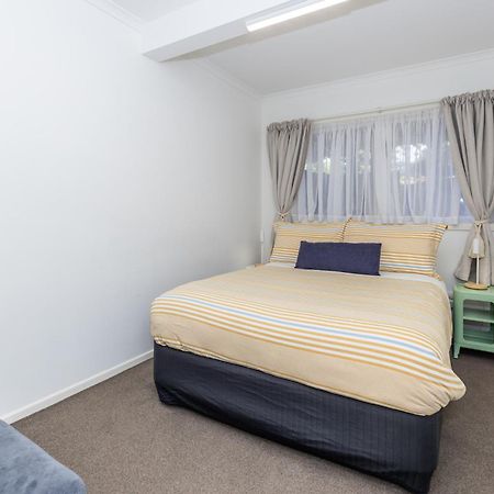 2 Bedroom Home Away From Home Near Cbd & Private Parking Hamilton Exterior foto