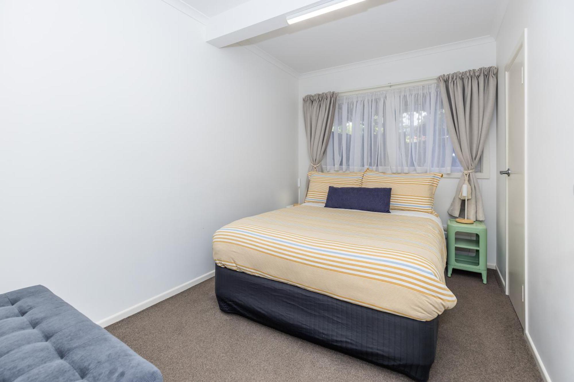 2 Bedroom Home Away From Home Near Cbd & Private Parking Hamilton Exterior foto